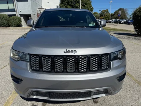 Photos of 2020 Jeep Grand Cherokee 4d SUV 4WD Laredo Altitude for sale in Frankfort, KY at EZ Car Connection