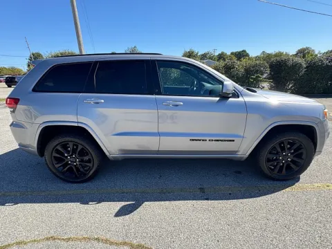 More photos of 2020 Jeep Grand Cherokee 4d SUV 4WD Laredo Altitude at EZ Car Connection, KY