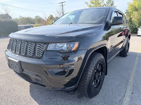 More photos of 2018 Jeep Grand Cherokee 4d SUV 4WD Laredo Altitude at EZ Car Connection, KY