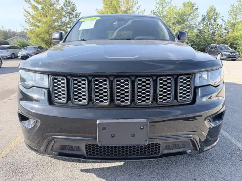 More photos of 2018 Jeep Grand Cherokee 4d SUV 4WD Laredo Altitude at EZ Car Connection, KY