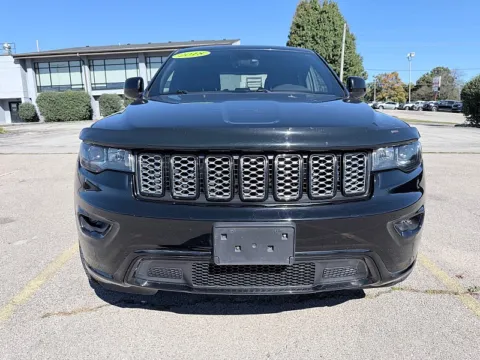 Photos of 2018 Jeep Grand Cherokee 4d SUV 4WD Laredo Altitude for sale in Frankfort, KY at EZ Car Connection