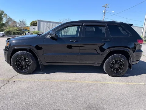 More photos of 2018 Jeep Grand Cherokee 4d SUV 4WD Laredo Altitude at EZ Car Connection, KY