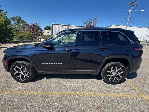Photos of 2023 Jeep Grand Cherokee Limited 4x4 for sale in Frankfort, KY at EZ Car Connection