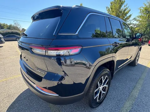 More photos of 2023 Jeep Grand Cherokee Limited 4x4 at EZ Car Connection, KY