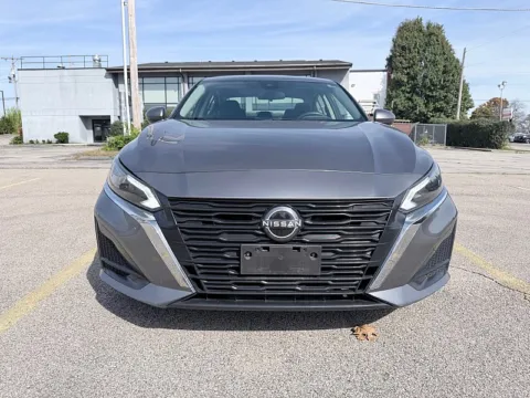 Photos of 2023 Nissan Altima 2.5 SV Sedan for sale in Frankfort, KY at EZ Car Connection