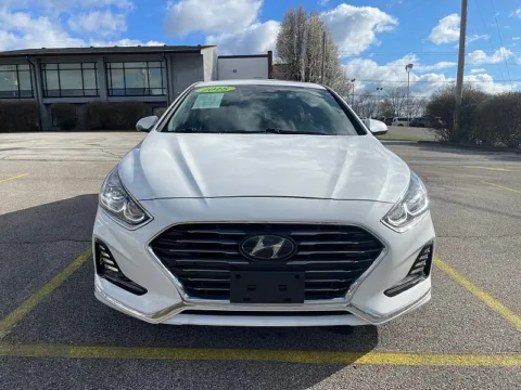 Photos of 2018 Hyundai Sonata 4d Sedan Limited 2.4L for sale in Frankfort, KY at EZ Car Connection