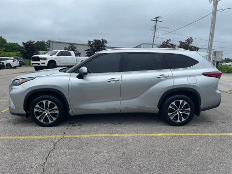 More photos of 2021 Toyota Highlander XLE AWD at EZ Car Connection, KY