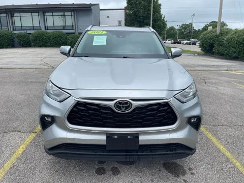Photos of 2021 Toyota Highlander XLE AWD for sale in Frankfort, KY at EZ Car Connection