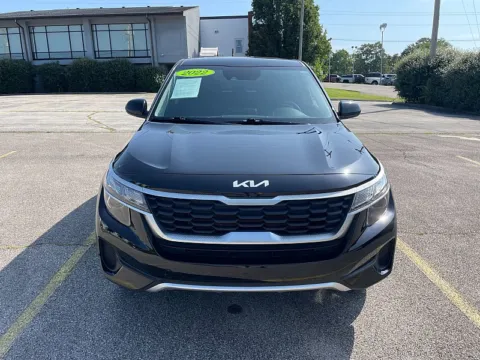 Photos of 2022 Kia Seltos LX IVT AWD for sale in Frankfort, KY at EZ Car Connection