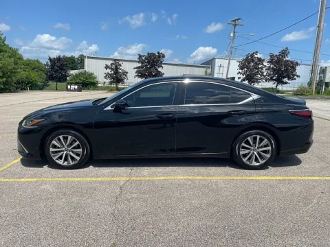 More photos of 2019 Lexus ES 350 FWD at EZ Car Connection, KY