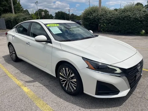 White 2023 Nissan Altima 2.5 SV Sedan for sale in Frankfort, KY