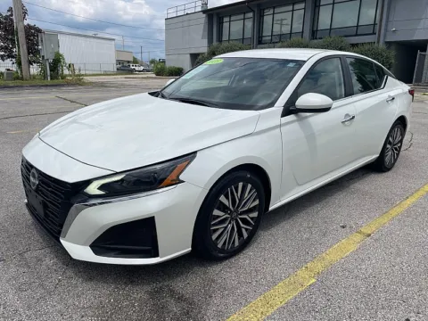 Another view of 2023 Nissan Altima 2.5 SV Sedan for sale in Frankfort, KY at EZ Car Connection