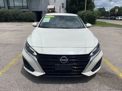 Photos of 2023 Nissan Altima 2.5 SV Sedan for sale in Frankfort, KY at EZ Car Connection