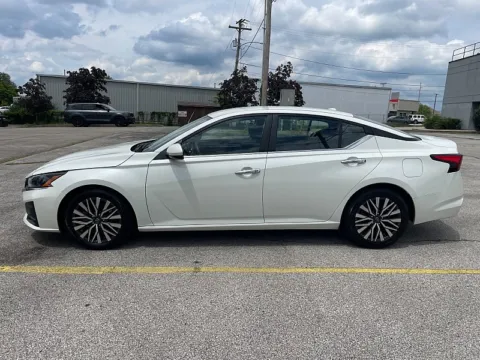 More photos of 2023 Nissan Altima 2.5 SV Sedan at EZ Car Connection, KY