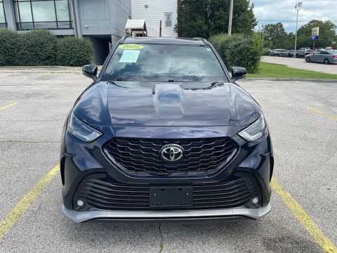 Photos of 2022 Toyota Highlander XSE AWD for sale in Frankfort, KY at EZ Car Connection