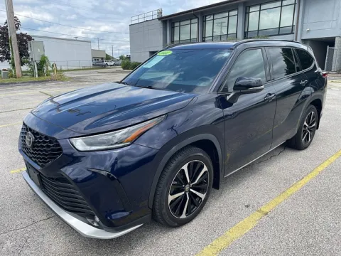 Another view of 2022 Toyota Highlander XSE AWD for sale in Frankfort, KY at EZ Car Connection
