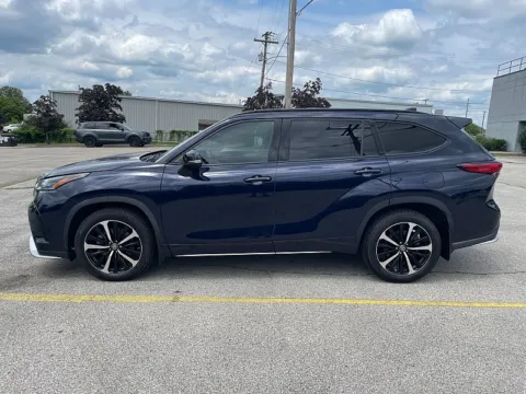 More photos of 2022 Toyota Highlander XSE AWD at EZ Car Connection, KY