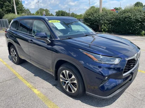 Blue 2021 Toyota Highlander XLE AWD for sale in Frankfort, KY