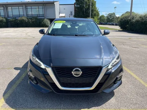 Photos of 2019 Nissan Altima 4d Sedan FWD 2.5L SV for sale in Frankfort, KY at EZ Car Connection