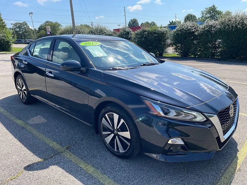 Gray 2019 Nissan Altima 4d Sedan FWD 2.5L SV for sale in Frankfort, KY