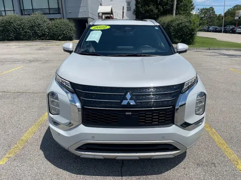 Photos of 2022 Mitsubishi Outlander SEL FWD for sale in Frankfort, KY at EZ Car Connection