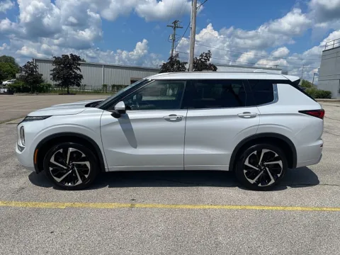More photos of 2022 Mitsubishi Outlander SEL FWD at EZ Car Connection, KY