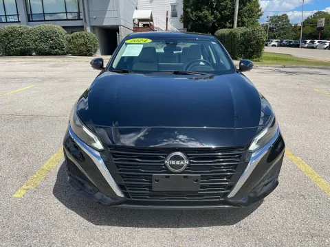 Photos of 2024 Nissan Altima 2.5 SL Sedan for sale in Frankfort, KY at EZ Car Connection