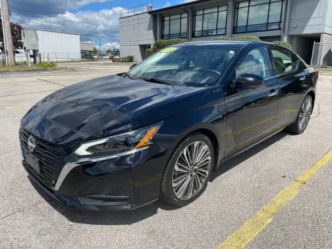 Another view of 2024 Nissan Altima 2.5 SL Sedan for sale in Frankfort, KY at EZ Car Connection