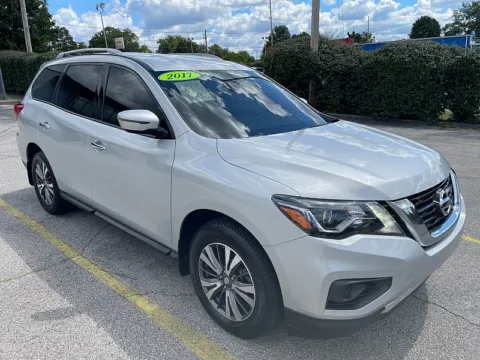 Silver 2017 Nissan Pathfinder 4d SUV 4WD S for sale in Frankfort, KY