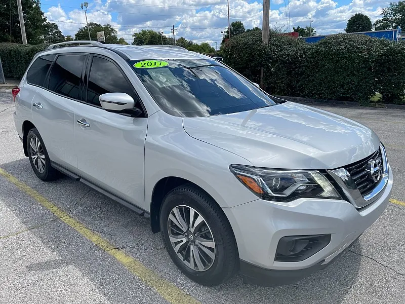 Silver 2017 Nissan Pathfinder 4d SUV 4WD S for sale in Frankfort, KY