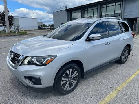 Another view of 2017 Nissan Pathfinder 4d SUV 4WD S for sale in Frankfort, KY at EZ Car Connection