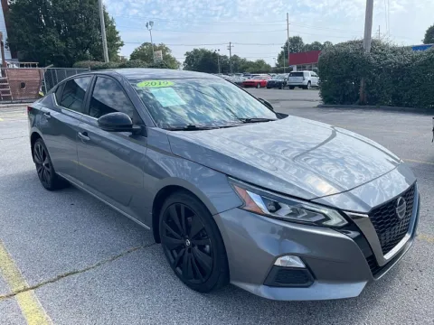 Gray 2019 Nissan Altima 4d Sedan AWD 2.5L SR for sale in Frankfort, KY