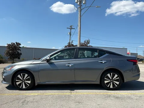 More photos of 2022 Nissan Altima 2.5 SV Sedan at EZ Car Connection, KY