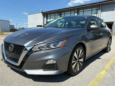 Another view of 2022 Nissan Altima 2.5 SV Sedan for sale in Frankfort, KY at EZ Car Connection