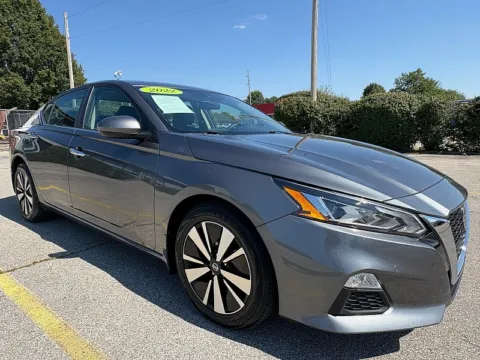 Gray 2022 Nissan Altima 2.5 SV Sedan for sale in Frankfort, KY