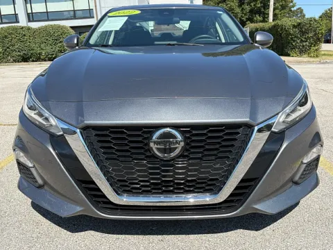 Another view of 2022 Nissan Altima 2.5 SV Sedan for sale in Frankfort, KY at EZ Car Connection