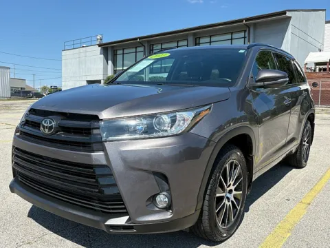 Another view of 2017 Toyota Highlander 4d SUV AWD SE for sale in Frankfort, KY at EZ Car Connection