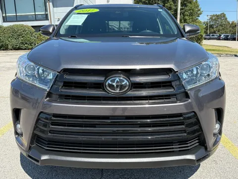 Photos of 2017 Toyota Highlander 4d SUV AWD SE for sale in Frankfort, KY at EZ Car Connection