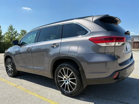 More photos of 2017 Toyota Highlander 4d SUV AWD SE at EZ Car Connection, KY