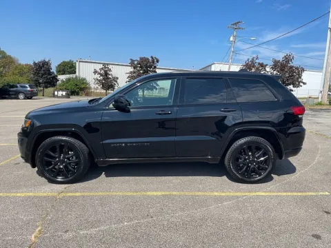 More photos of 2021 Jeep Grand Cherokee Laredo X 4x4 at EZ Car Connection, KY