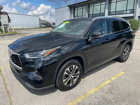 Another view of 2021 Toyota Highlander XLE FWD for sale in Frankfort, KY at EZ Car Connection