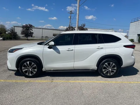 More photos of 2022 Toyota Highlander XLE FWD at EZ Car Connection, KY