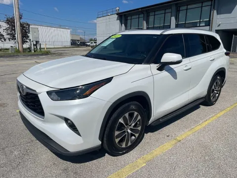 Another view of 2022 Toyota Highlander XLE FWD for sale in Frankfort, KY at EZ Car Connection