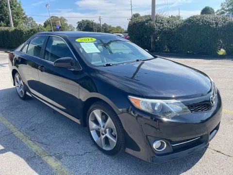 Black 2014 Toyota Camry 4d Sedan SE V6 for sale in Frankfort, KY