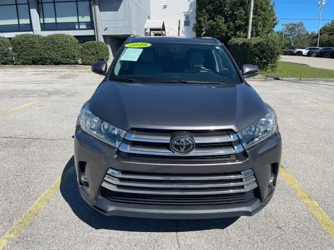 Another view of 2019 Toyota Highlander 4d SUV FWD Limited for sale in Frankfort, KY at EZ Car Connection