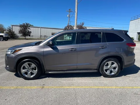 Photos of 2019 Toyota Highlander 4d SUV FWD Limited for sale in Frankfort, KY at EZ Car Connection