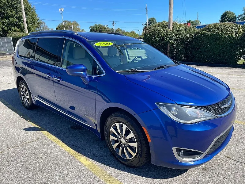 Blue 2020 Chrysler Pacifica 4d Wagon Touring L Plus for sale in Frankfort, KY
