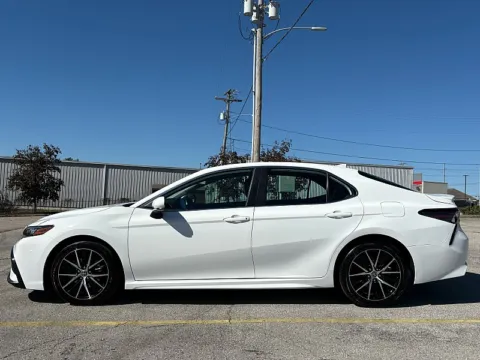 More photos of 2021 Toyota Camry SE Auto at EZ Car Connection, KY