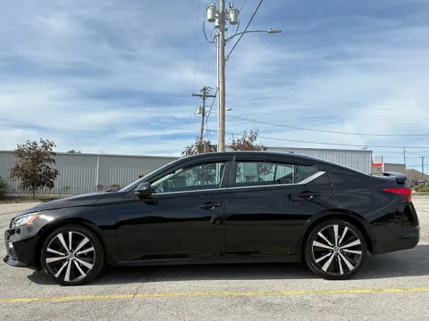 More photos of 2021 Nissan Altima 2.5 SR Sedan at EZ Car Connection, KY