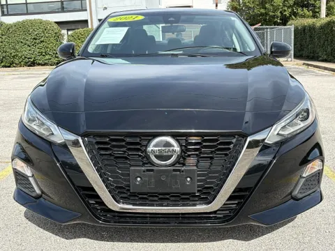 Photos of 2021 Nissan Altima 2.5 SR Sedan for sale in Frankfort, KY at EZ Car Connection